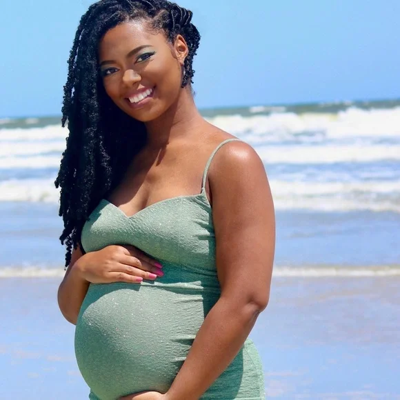 Glittery green Windsor ball gown - Picture 5 of 9